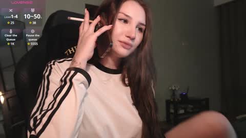 Snapshot of emmiclo chatting on 01/28/25, 02:32 Emily online show from 01/28/25, 02:32