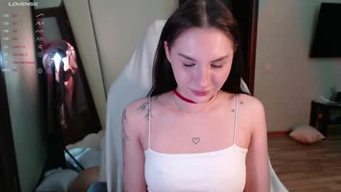 Snapshot of emmiclo chatting on 04/09/26, 05:18 Emily online show from 04/09/26, 05:18