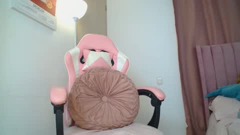 Snapshot of emmily_forever chatting on 02/25/26, 05:22 emmily online show from 02/25/26, 05:22