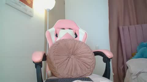 Snapshot of emmily_forever chatting on 03/07/26, 07:11 emmily online show from 03/07/26, 07:11