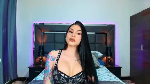 Snapshot of emmilysantibanez chatting on 03/09/25, 01:15 Emmily Santibaez online show from 03/09/25, 01:15