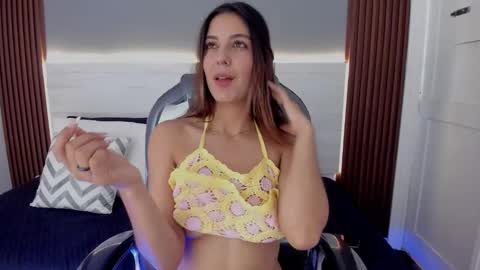 Snapshot of emmy_meadows chatting on 10/02/25, 07:43 Emmy online show from 10/02/25, 07:43