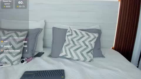 Snapshot of emmy_meadows chatting on 10/31/25, 10:33 Emmy online show from 10/31/25, 10:33