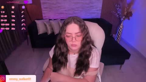 Emmy Walker online show from 12/04/25, 11:08