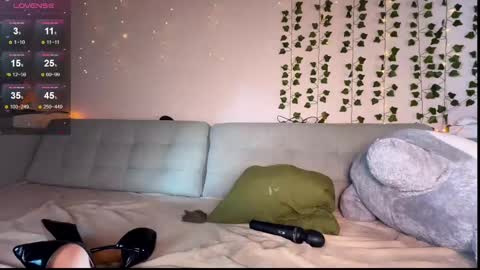 Snapshot of emmybell_ chatting on 05/04/26, 01:12 Emmy online show from 05/04/26, 01:12