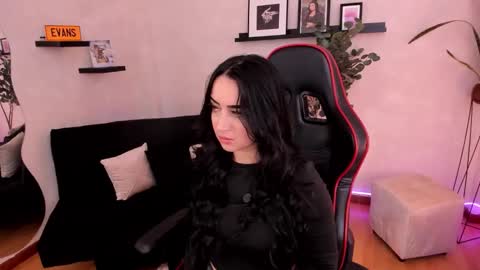 Emmy Evans  online show from 11/08/25, 07:34