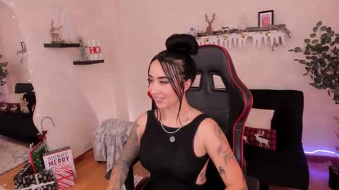 Emmy Evans  online show from 11/12/25, 09:14