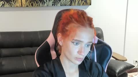 Snapshot of emmyfoxxofficial chatting on 04/05/26, 07:11 Emmylie online show from 04/05/26, 07:11
