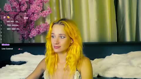 Snapshot of emmyfoxxofficial chatting on 05/12/26, 04:48 Emmylie online show from 05/12/26, 04:48