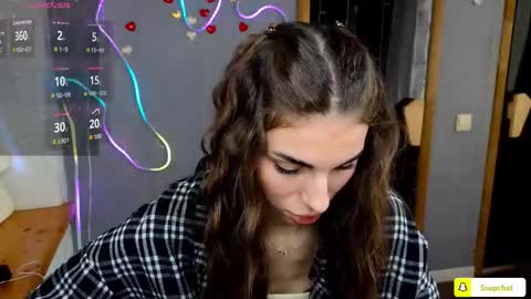 Snapshot of emmygreans chatting on 09/20/25, 05:41 Emmy online show from 09/20/25, 05:41