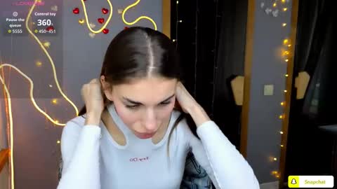 Snapshot of emmygreans chatting on 10/07/25, 05:48 Emmy online show from 10/07/25, 05:48