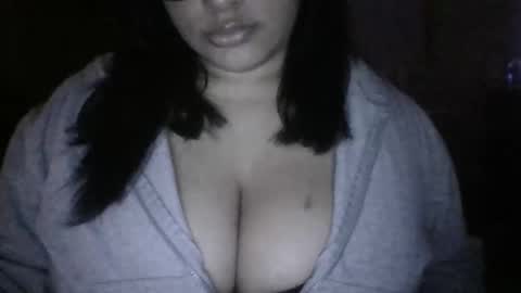 Snapshot of emmyrosex chatting on 05/21/26, 05:03 Daisyleex online show from 05/21/26, 05:03