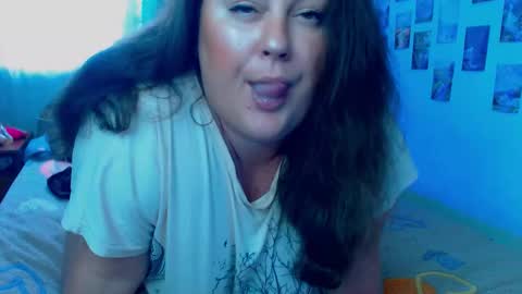 Snapshot of emmyxotty chatting on 12/19/25, 10:11 Emmy online show from 12/19/25, 10:11