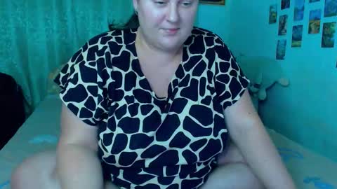 Snapshot of emmyxotty chatting on 12/22/25, 04:15 Emmy online show from 12/22/25, 04:15