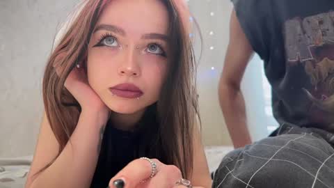 Snapshot of emo_couple666 chatting on 02/01/25, 05:28 Gabriel  Elizabeth online show from 02/01/25, 05:28