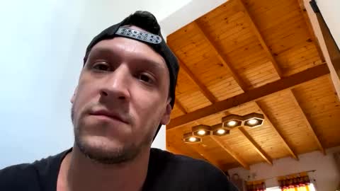 Snapshot of emoladyboy chatting on 11/06/25, 01:12 EMO online show from 11/06/25, 01:12