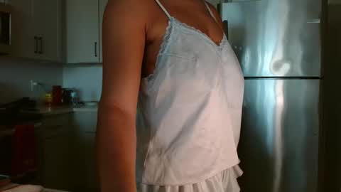 Snapshot of emorisplash chatting on 01/05/26, 08:45 Emori Splash online show from 01/05/26, 08:45