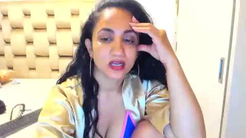 Snapshot of emperatriztapia chatting on 05/17/26, 01:03 emperatriztapia online show from 05/17/26, 01:03