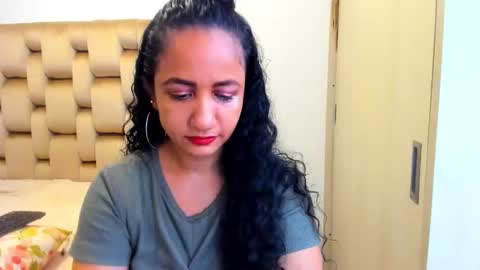 Snapshot of emperatriztapia chatting on 05/17/26, 08:49 emperatriztapia online show from 05/17/26, 08:49