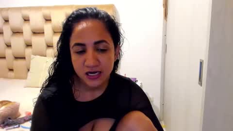 Snapshot of emperatriztapia chatting on 05/22/26, 12:07 emperatriztapia online show from 05/22/26, 12:07