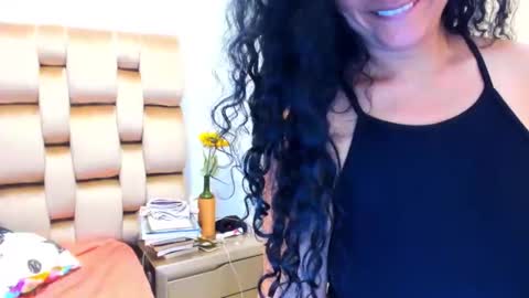 Snapshot of emperatriztapia chatting on 06/10/26, 01:43 emperatriztapia online show from 06/10/26, 01:43