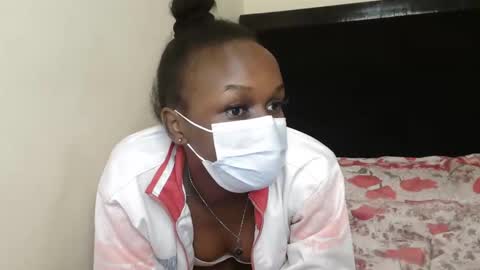 Snapshot of empressvee24 chatting on 11/26/25, 04:02 vee online show from 11/26/25, 04:02