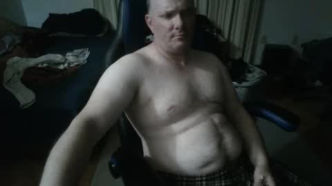 Snapshot of emsguy1 chatting on 05/08/26, 04:40 Matt online show from 05/08/26, 04:40