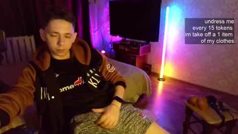 Snapshot of emveeboy96 chatting on 12/02/25, 09:54 emveeboy96 online show from 12/02/25, 09:54