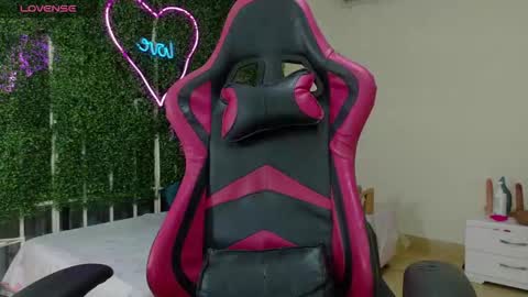 Snapshot of emy_0 chatting on 03/22/26, 01:58 Emy online show from 03/22/26, 01:58