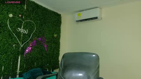 Emy online show from 06/26/26, 01:15