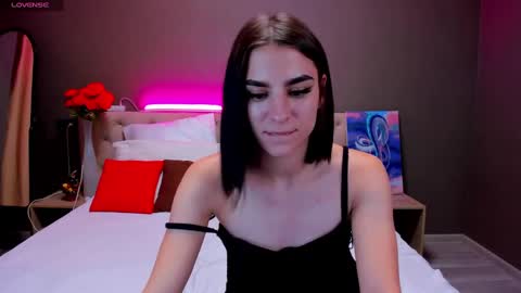 Snapshot of emy__angel chatting on 12/17/24, 08:23 emy__angel online show from 12/17/24, 08:23