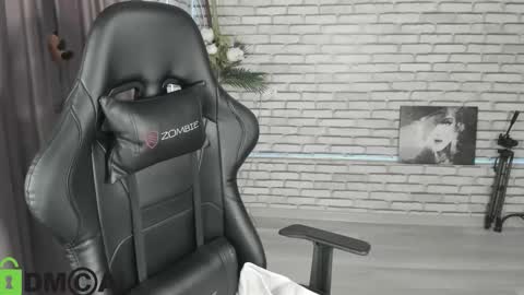 emy__angel online show from 12/19/25, 12:39