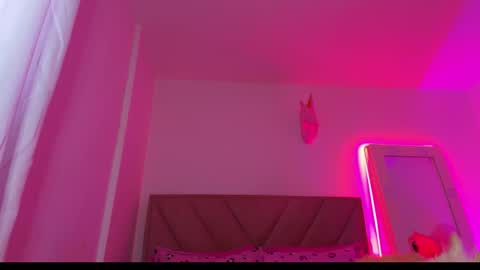 Snapshot of emy_colee chatting on 01/19/26, 12:42 Emy online show from 01/19/26, 12:42