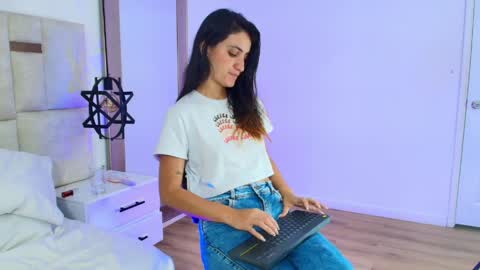 EMY FERRER online show from 04/09/26, 06:19