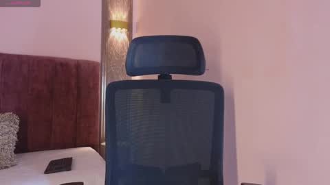 Snapshot of emy_leon chatting on 02/08/26, 07:06 Emy online show from 02/08/26, 07:06