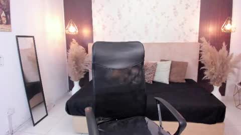 Snapshot of emy_ly chatting on 06/21/26, 03:53 emy online show from 06/21/26, 03:53