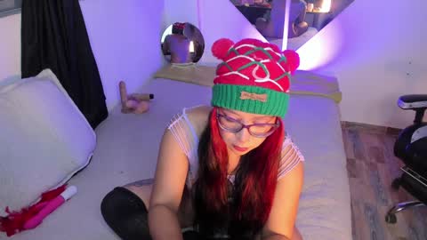 Snapshot of emy_xdy chatting on 12/16/24, 04:23 Im Emily would you like to help me reach 100 online show from 12/16/24, 04:23