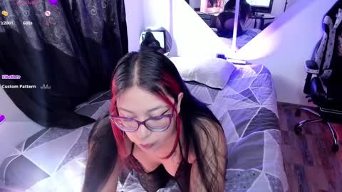 Snapshot of emy_xdy chatting on 01/09/25, 06:47 Im Emily would you like to help me reach 100 online show from 01/09/25, 06:47