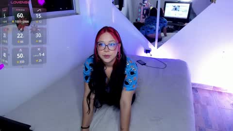 Snapshot of emy_xdy chatting on 01/22/25, 06:20 Im Emily would you like to help me reach 100 online show from 01/22/25, 06:20