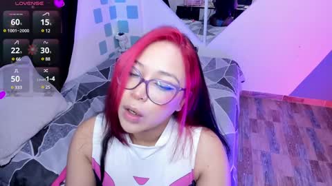 Snapshot of emy_xdy chatting on 01/24/25, 02:07 Im Emily would you like to help me reach 100 online show from 01/24/25, 02:07