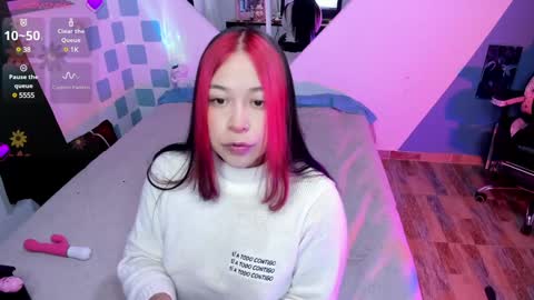 Snapshot of emy_xdy chatting on 01/28/25, 03:36 Im Emily would you like to help me reach 100 online show from 01/28/25, 03:36