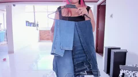 Snapshot of emy_xdy chatting on 10/24/25, 02:35 Im Emily would you like to help me reach 100 online show from 10/24/25, 02:35