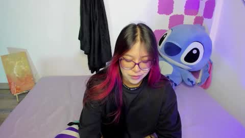 Snapshot of emy_xdy chatting on 12/03/25, 02:41 Im Emily would you like to help me reach 100 online show from 12/03/25, 02:41