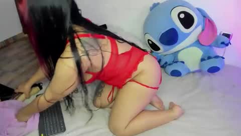 Snapshot of emy_xdy chatting on 03/05/26, 08:27 Im Emily would you like to help me reach 100 online show from 03/05/26, 08:27