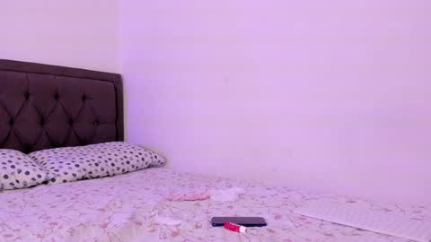 Snapshot of emy_zapatastar chatting on 02/01/25, 04:46 Emiliana online show from 02/01/25, 04:46