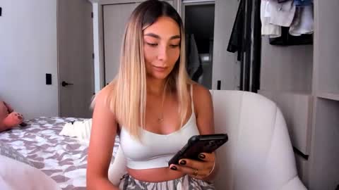 emyconneer online show from 02/15/25, 10:10