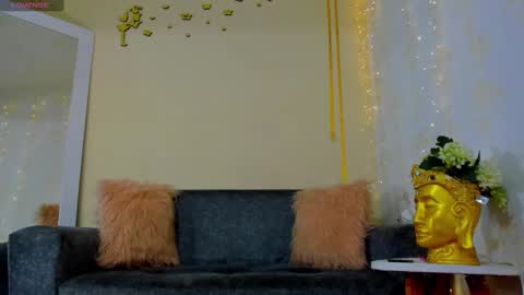 EMYLY  online show from 02/02/25, 07:04