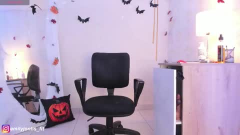 EMYLY  online show from 10/30/25, 08:53