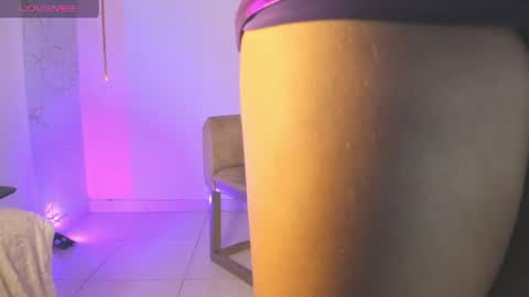 Snapshot of emylyjonhs chatting on 04/15/26, 11:27 EMYLY online show from 04/15/26, 11:27