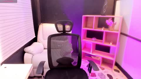 Snapshot of emysilver chatting on 12/06/24, 05:44 Emy Silver online show from 12/06/24, 05:44